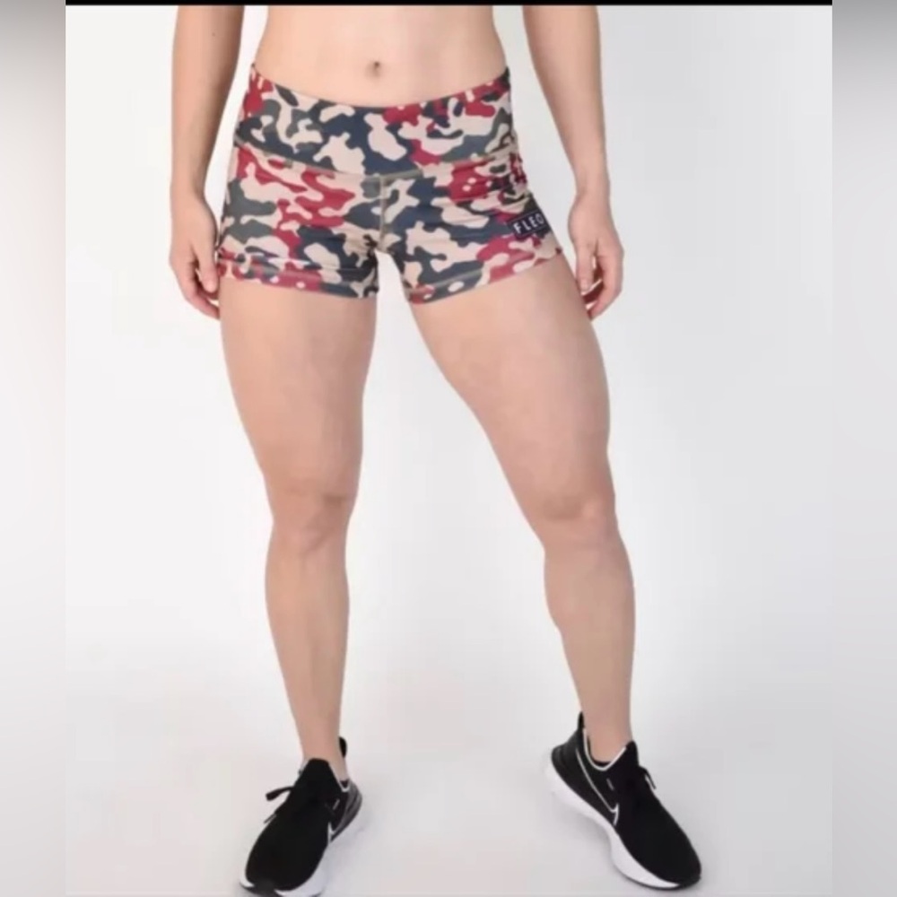 Fleo Scarlet Camo 3.25” size L NWT